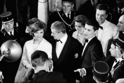 Barbara Kwiatkowska-Lass 1961 bei den Filmfestspielen in Cannes. Zweiter von rechts Alain Delon, links hinter der Schauspielerin Roman Polański