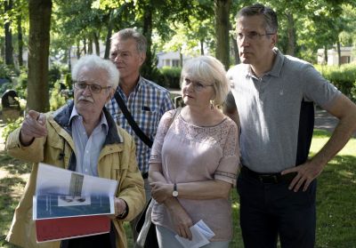 Visit by representatives of the Foreign Office to the construction site of the memorial on 4 June 2021 - From left: Klaus Leutner, Dr Wolfgang Pailer (Slavist, author, journalist, interpreter at the German Embassy in Warsaw), Iris Reinl (Foreign Office) and Dieter Reinl (Diplomat, formerly assignments to the German embassies in Warsaw, Paris and Istanbul). 