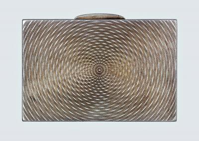 Silberdose - Z cyklu „Blow Ups“ (Powiększenia), 2001-2005, „Silberdose“ (Srebrna papierośnica), fotogram, 200 x 260 cm.