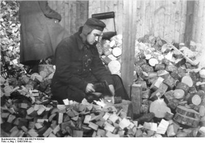 6. Forced laborer splitting logs - Forced laborer splitting logs. Peenemünde, January 1940. 