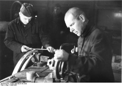 7. Forced laborers at work - Forced laborers at work. Peenemünde, January 1940. 