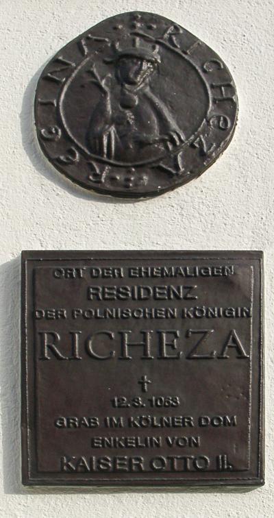 Tablica pamiątkowa w Klotten - Tablica przypominająca o byłej rezydencji królowej Polski Rychezy w miejscowości Klotten nad Mozelą. 