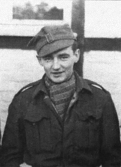 Fähnrich Bohdan Samulski, 1941 - Mitveranstalter des „Wieczór polski” [Polnischer Abend], nach seiner Flucht aus der Gefangenschaft Offizier in der 1. Panzerdivision von General Stanisław Maczek, ausgezeichnet mit dem Orden Virtuti Militari.