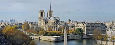 Paris, Notre Dame - Z cyklu „Urban Spaces“, 2005-2009, „Paris, Notre Dame“ (Paryż, Katedra Notre Dame), Inkjet Photo Print, 95 x 240 cm.