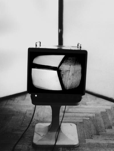 Ryszard Waśko, Róg 2, 1976 - Ryszard Waśko, Róg 2, 1976, odbitki żelatynowo-srebrowe, 27 x 18 cm każda, zestaw 2 fotografii 
