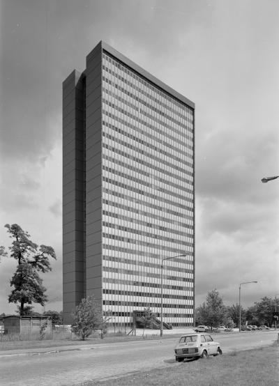 Wieżowiec we Wrocławiu, 1983 r. - Wieżowiec we Wrocławiu, 1983 r.