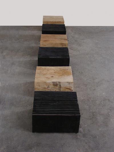 ill. 47: untitled, 2005 - untitled, 2005. Various types of wood, 284 x 39 x 20 cm, de Weryha Collection, Hamburg