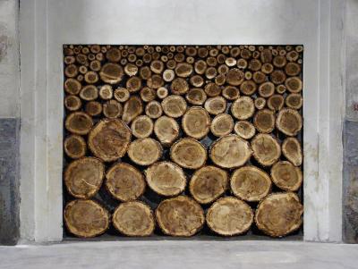 Zdj. nr 48: Bez tytułu, 2005 - Bez tytułu, 2005, drewno topolowe, 320 x 320 x 40 cm, Galeria Szyb Wilson, Katowice