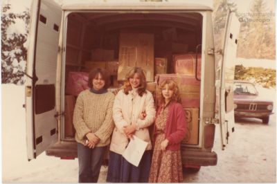 Leszek Zadlo, Barbara Kwiatkowska und ihre Schwester - Paketaktion im Rahmen der Polenhilfe, München, Februar-März 1982 