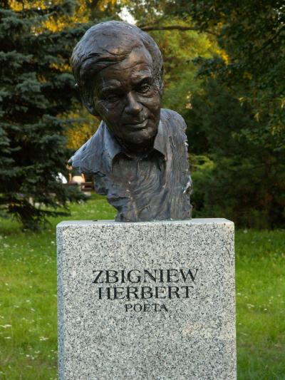 Bust of Zbigniew Herbert in Kielce - Bust of Zbigniew Herbert in Kielce. Sculptor: Arkadiusz Latos. 