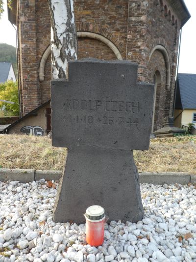 Friedhof von Bruttig, Grabkreuz für Adolf Czech - Friedhof von Bruttig, Grabkreuz für Adolf Czech 
