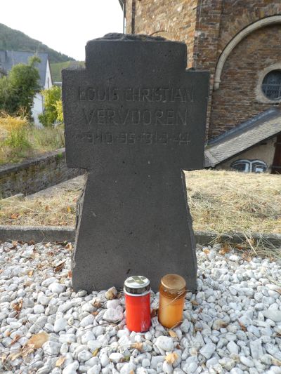 Friedhof von Bruttig, Grabkreuz für Louis Christian Vervooren - Friedhof von Bruttig, Grabkreuz für Louis Christian Vervooren 