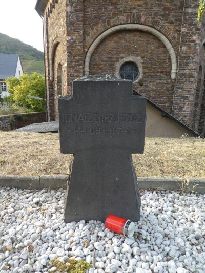 Friedhof von Bruttig, Grabkreuz für Ignatz Chrzuszoz - Friedhof von Bruttig, Grabkreuz für Ignatz Chrzuszoz 