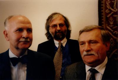 W Konsulacie Generalnym RP w Hamburgu, wczeszne lata 90. - Od prawej: Prezydent RP Lech Wałęsa, Jacek Kowalski, konsul Marek Rzeszotarski 
