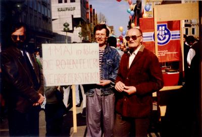 Pochód pierwszomajowy, Monachium, ok. 1987 r. - Od prawej: Zbigniew Dziakoński vel Kowalczyk, nn, Jacek Kowalski 