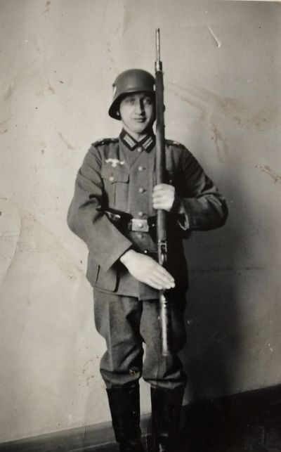 Franz Nerowski in der Uniform der Wehrmacht - Franz Nerowski in der Uniform der Wehrmacht 