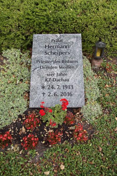 Grab von Hermann Scheipers - Grab von Hermann Scheipers auf dem Alten Friedhof in Ochtrup, Zustand 2020.