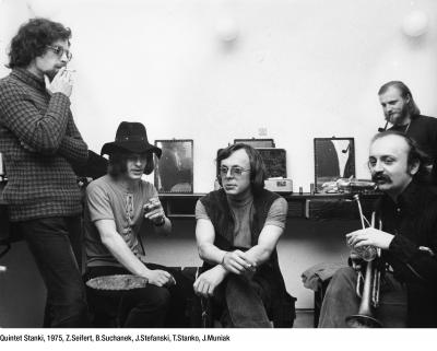 „Quintet Stanki", 1975 r. - „Quintet Stanki": Zbigniew Seifert, Bronisław Suchanek, Janusz Maria Stefański, Tomasz Stańko, Janusz Muniak, 1975 r.