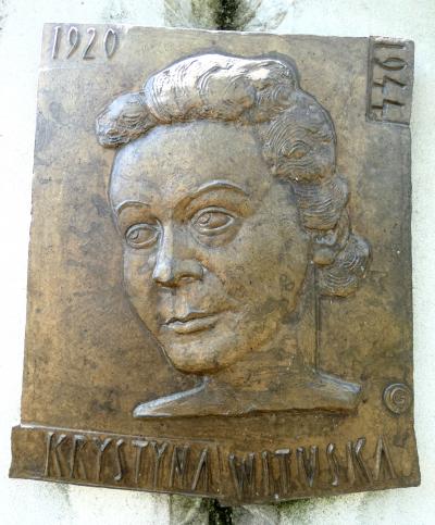 Krystyna Wituska  - Reliefbild von Krystyna Wituska (Nahaufnahme), Gedenkstele auf dem Gertraudenfriedhof in Halle.  