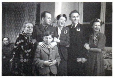 Nach der Hochzeit in Maczków, 1946 - Teresa und Tadeusz Nowakowski nach der Heirat in Maczków, 1946. 