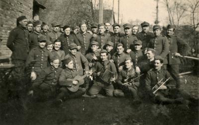 Polnische Kriegsgefangene in Reinhausen b. Göttingen, 1940 - Schwarzweiß Fotografie, 28.3.1940, 6,2 x 8,8 cm 