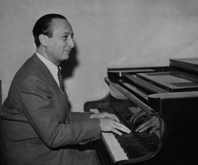 Władysław Szpilman, 1948 - Władysław Szpilman bei Aufnahmen im polnischen Rundfunk, 1948 