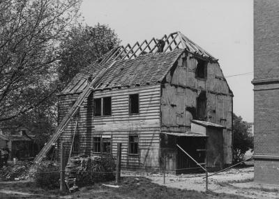 Demolition of the house where Piłsudski was interned - Demolition of the house where Piłsudski was interned. 