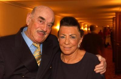 Artur Brauner z żoną Marią - Artur Brauner z żoną Marią podczas premiery sztuki "The Blue Room". 