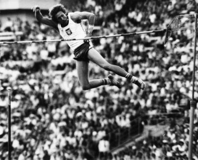 Goldener Sprung in Moskau 1980 - Kozakiewiczs goldener Sprung bei den Olympischen Spielen in Moskau 1980. 