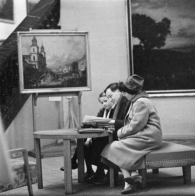 Besucher Dresden 1964 - Besucher in der Ausstellung "Bernardo Bellotto genannt Canaletto in Dresden und Warschau". 