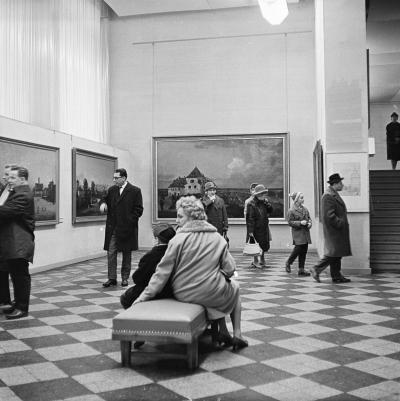 Besucher Dresden 1964 - Besucher in der Ausstellung "Bernardo Bellotto genannt Canaletto in Dresden und Warschau". 