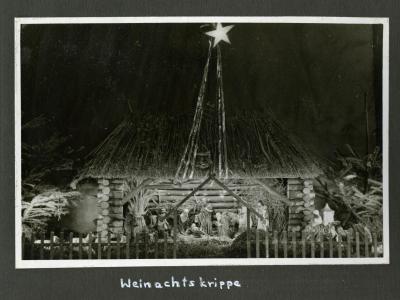 Weihnachtskrippe - Weihnachtskrippe, schwarz-weiß Fotografie, 1955, 8,5 x 13,5 cm   
