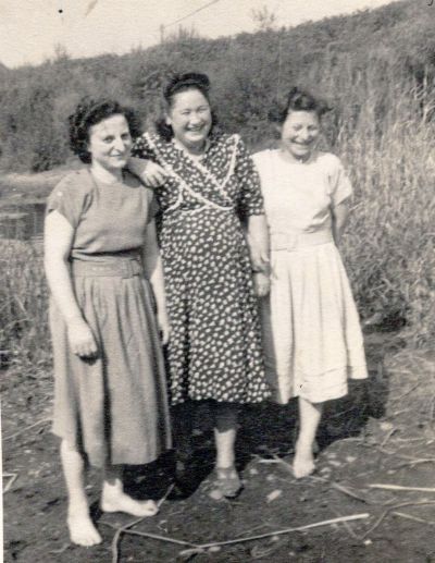 Erna, Halina, Paula (from left), early 1950s - Erna, Halina, Paula (from left), early 1950s 
