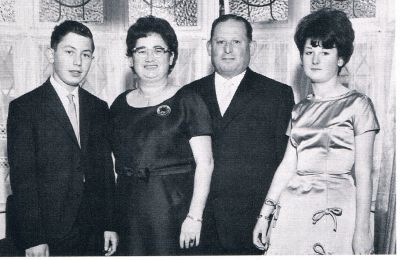Londyn, 1962 r. - Od lewej: Remon, Halina, Jakob i Ruth Hirschkornowie. 