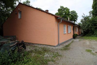 Soziokulturelle Mischnutzung auf dem Areal - Heute ist das Areal des ehemaligen Zwangsarbeiterlagers Neuaubing durch seine bestehende soziokulturelle Mischnutzung geprägt.  