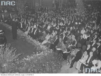 Jan Kiepura on stage, 1935 - Jan Kiepura on stage during the concert in the Marmorsaal of the Berlin Zoologischer Garten. 