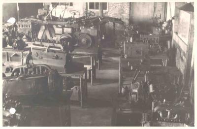 Szkolny warsztat mechaniki samochodowej w Maczkowie - Szkolny warsztat mechaniki samochodowej w Maczkowie, 1945 r.