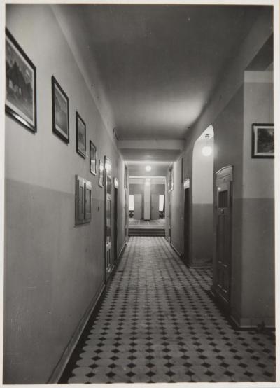 A corridor of the Polish Grammar School in Bytom (in the 1930s) - A corridor of the Polish Grammar School in Bytom (in the 1930s) 