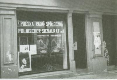 Stara siedziba - Dawna siedziba Polskiej Rady Społecznej mieściła się w zajętym przez organizacje lewicowe domu przy Kohlfurter Straße w Berlinie. 