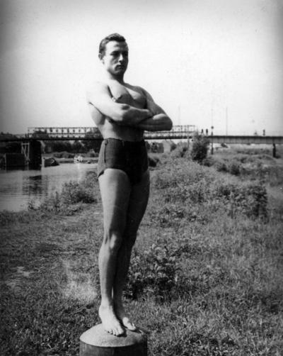 Zdj nr 13: Józef Szajna, 1946 - Józef Szajna w Maczkowie (Haren) nad rzeką Ems, 1946.
