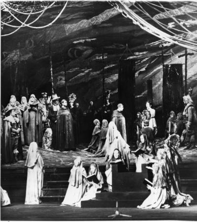Die Teufel von Loudun - Eine Szene aus der Uraufführung der Oper "Die Teufel von Loudun" in der Hamburger Oper am 20. Juni 1969. 