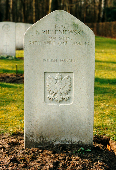 Groby polskich żołnierzy -  