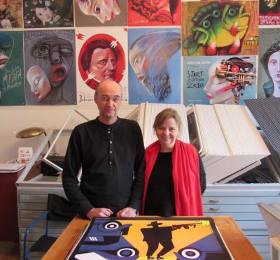 Das Sammlerehepaar Joanna und Mariusz Bednarski in der Pigasus Polish Poster Gallery in Berlin, September 2015.