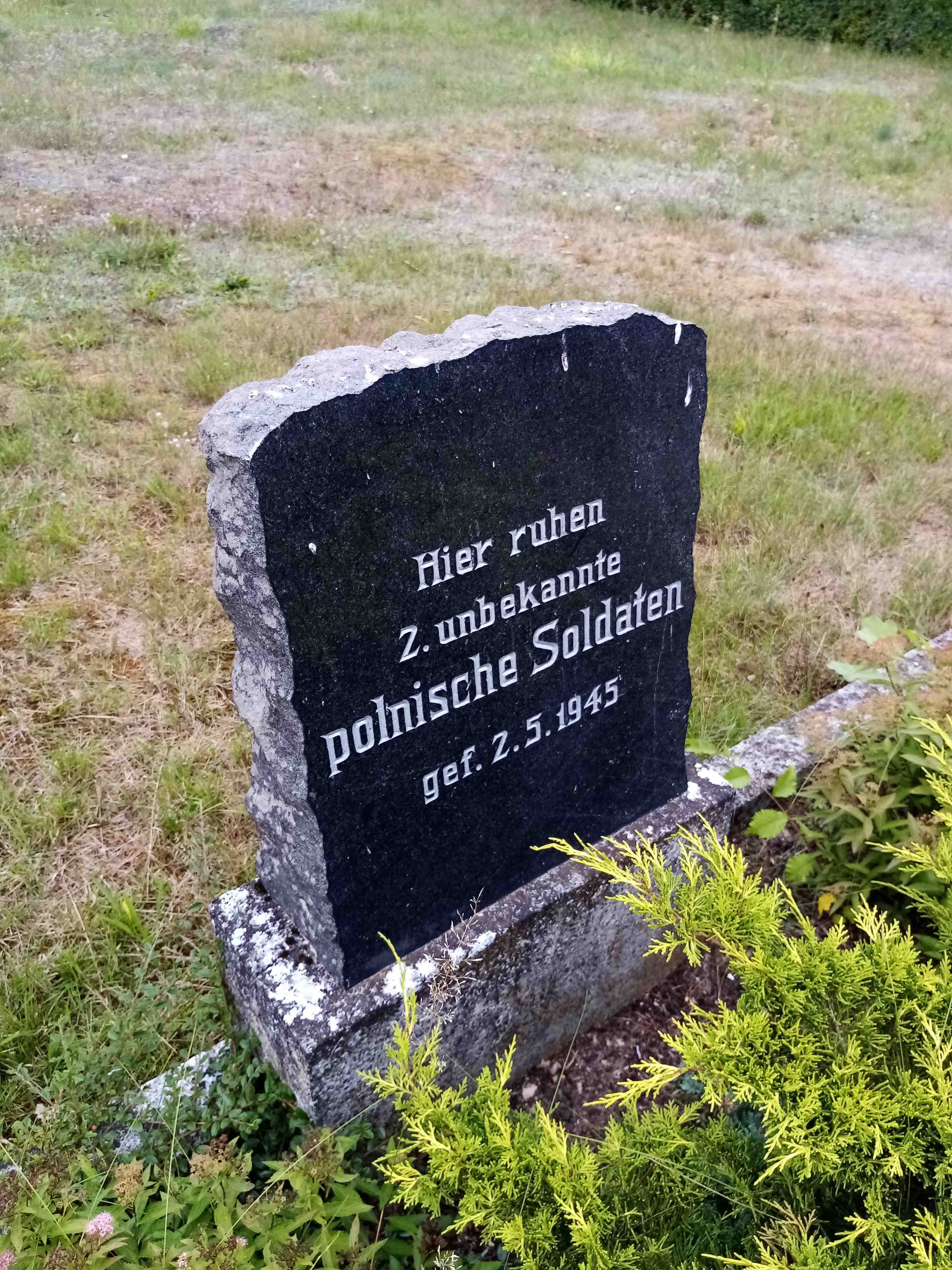 The grave of the two unknown soldiers of the First Polish Army in Görne (Brandenburg)