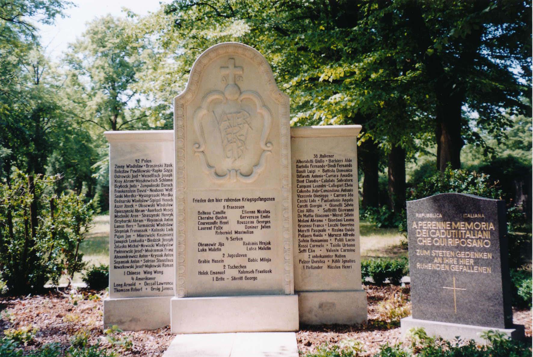 Memorials at the cemetey in Fürstenberg