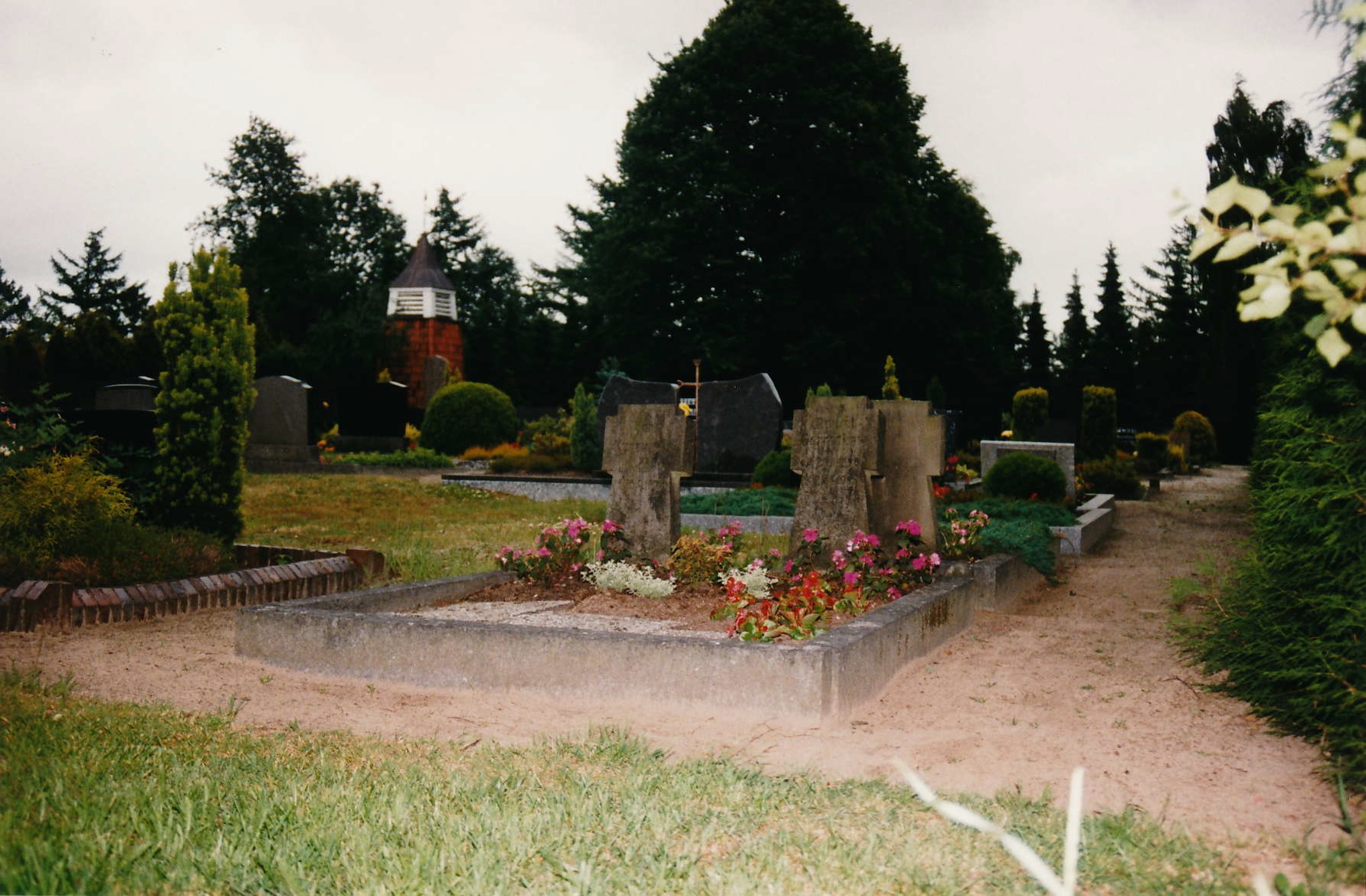 Gräber der drei polnischen Soldaten in Idafehn Nord
