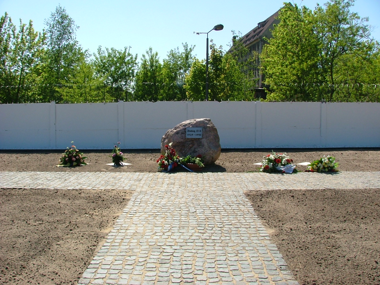 Das erste Denkmal von 2007