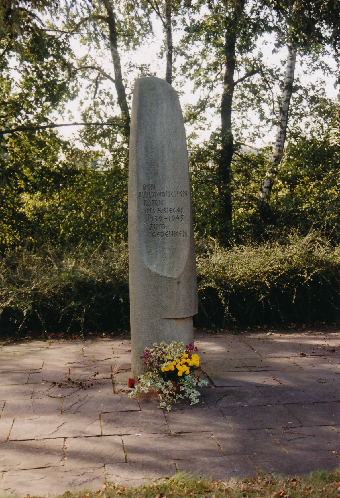 Monument at the cemetery in Oberlangen
