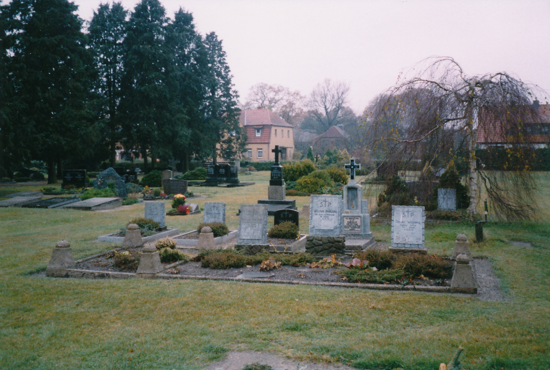 Polnisches Gräberfeld auf dem Friedhof in Ehra-Lessien