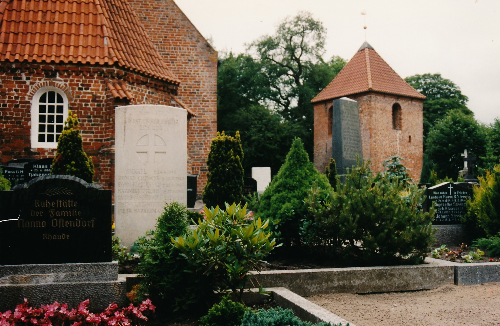 Tomb of the polish soldiers at the cemetery in Rhaude 